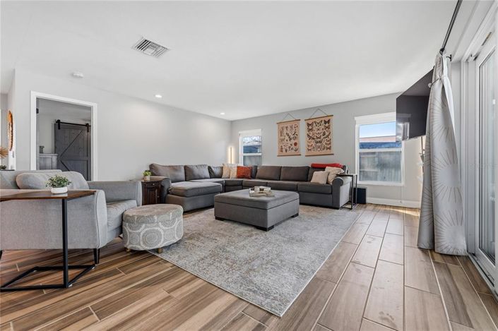 Image No.6-4 Bed House for sale