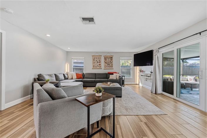 Image No.8-4 Bed House for sale