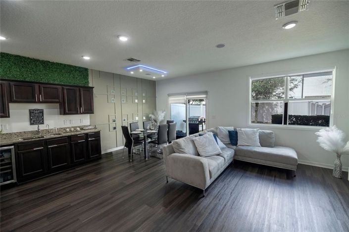 Image No.10-3 Bed Townhouse for sale