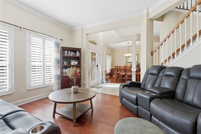 Image No.8-6 Bed House for sale