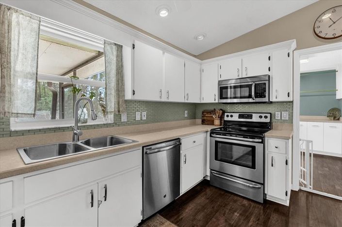 Image No.10-3 Bed House for sale