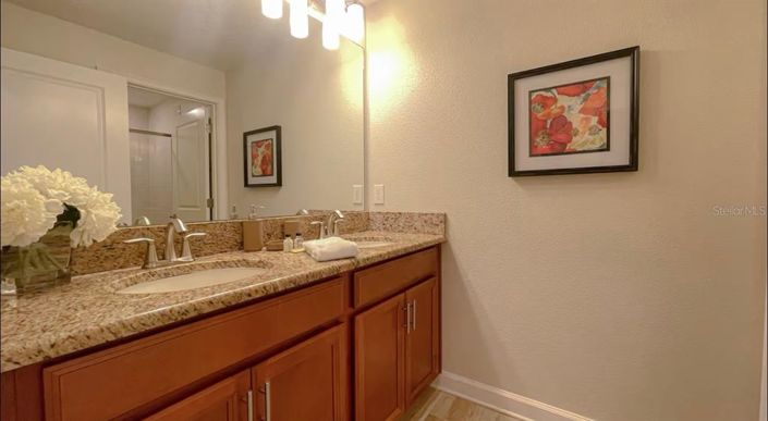 Image No.21-4 Bed Townhouse for sale