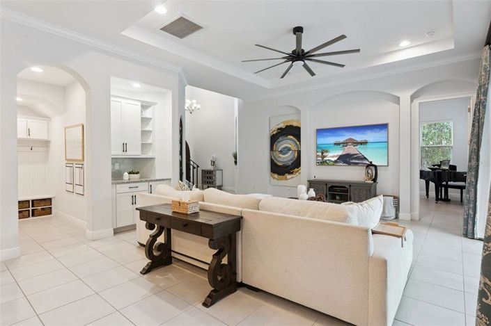 Image No.8-5 Bed House for sale