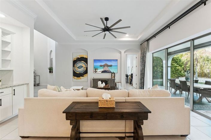 Image No.9-5 Bed House for sale