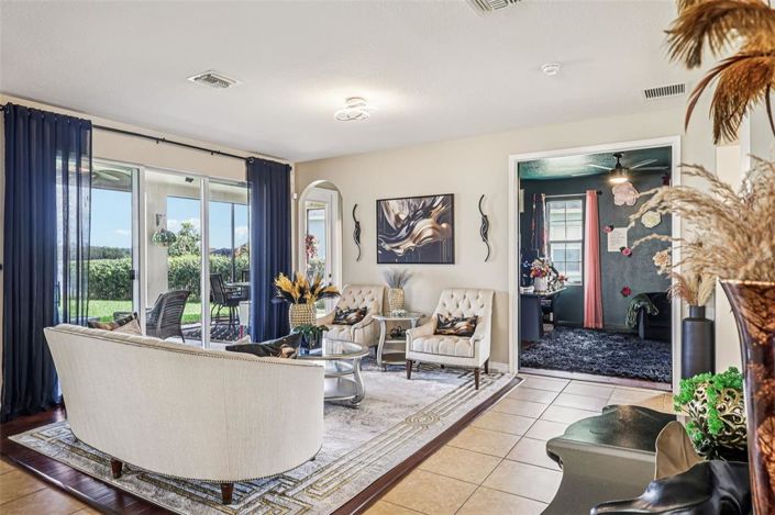 Image No.11-6 Bed House for sale