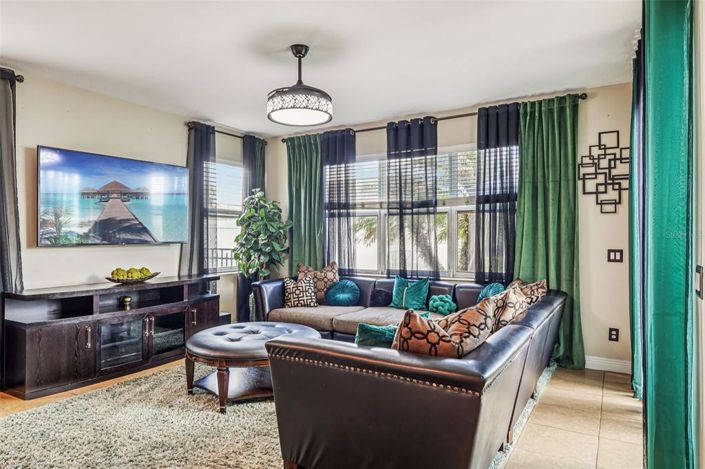 Image No.12-6 Bed House for sale