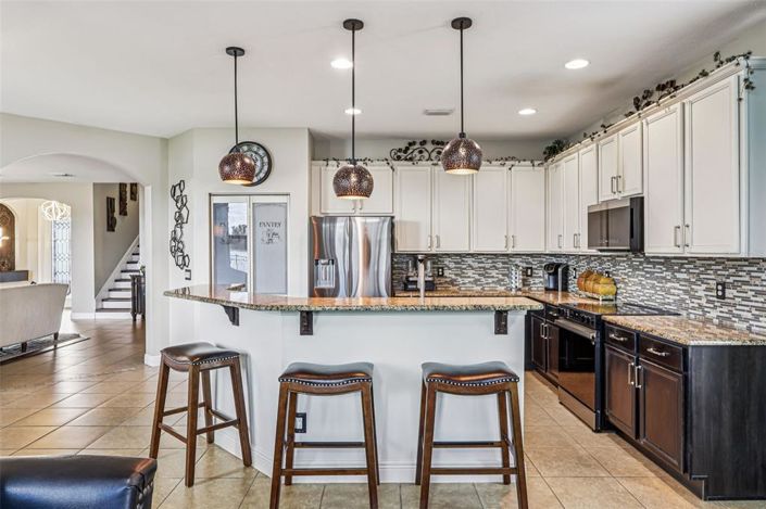 Image No.18-6 Bed House for sale