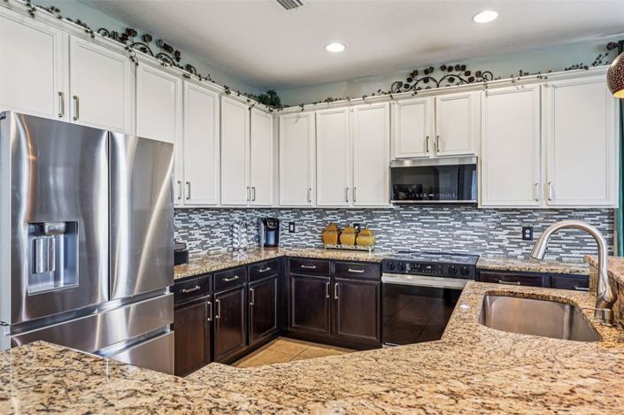 Image No.20-6 Bed House for sale