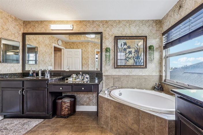 Image No.41-6 Bed House for sale