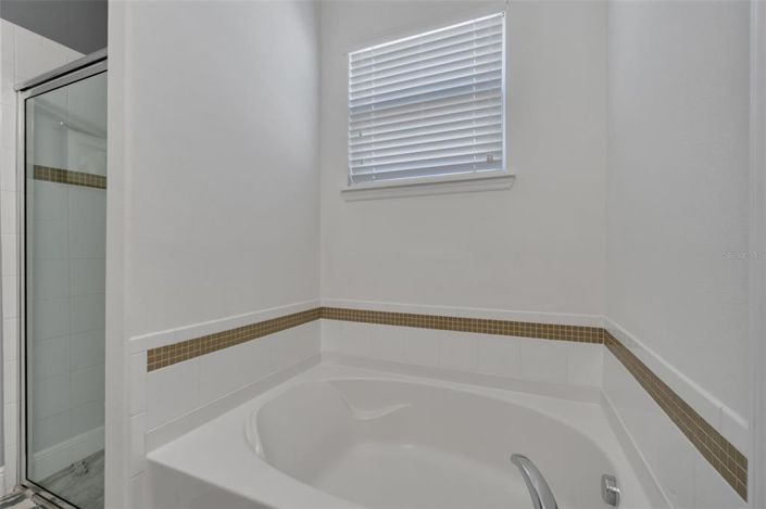 Image No.16-6 Bed House for sale