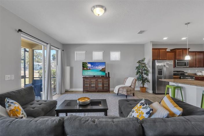 Image No.8-6 Bed House for sale