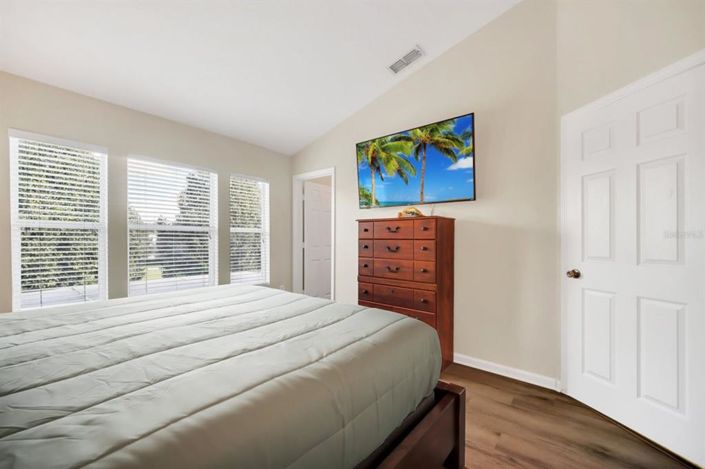 Image No.20-3 Bed Townhouse for sale