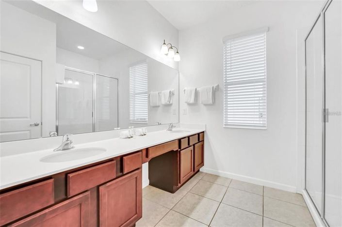 Image No.18-8 Bed House for sale