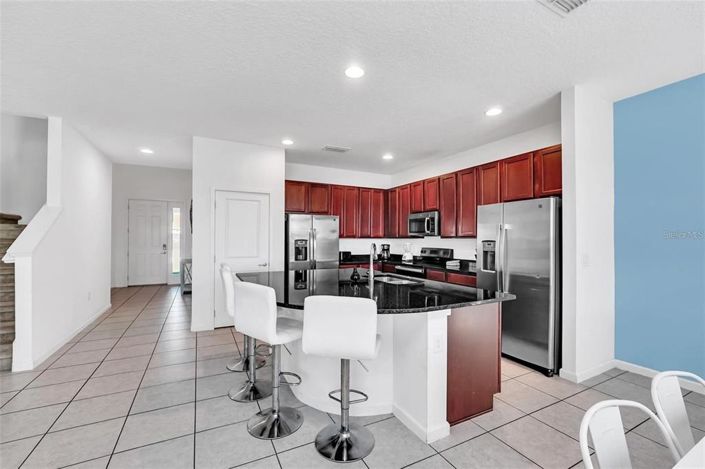 Image No.5-8 Bed House for sale