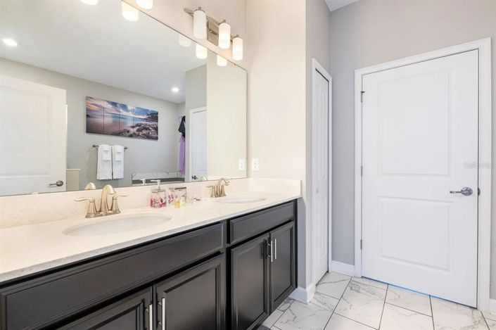 Image No.16-8 Bed House for sale