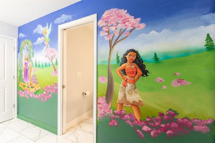 Image No.21-8 Bed House for sale