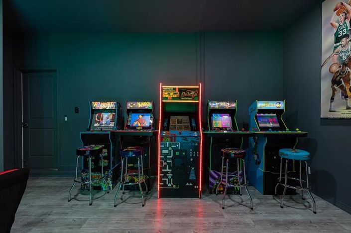 Image No.33-8 Bed House for sale