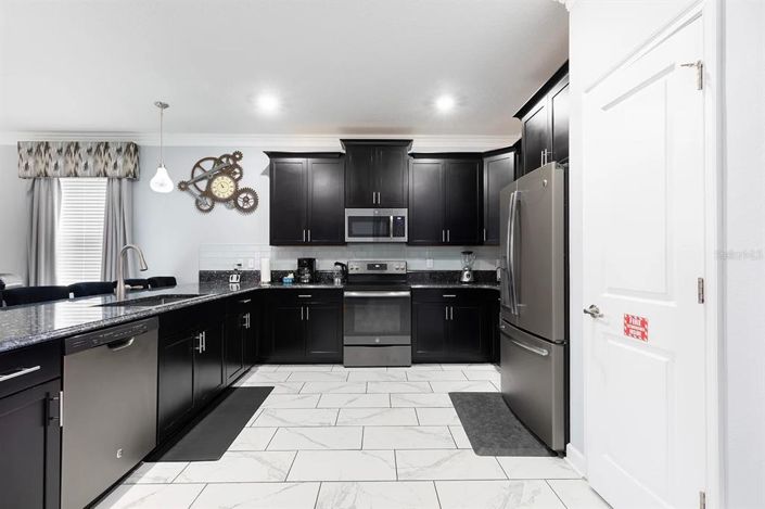 Image No.8-8 Bed House for sale