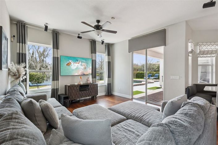 Image No.10-5 Bed House for sale