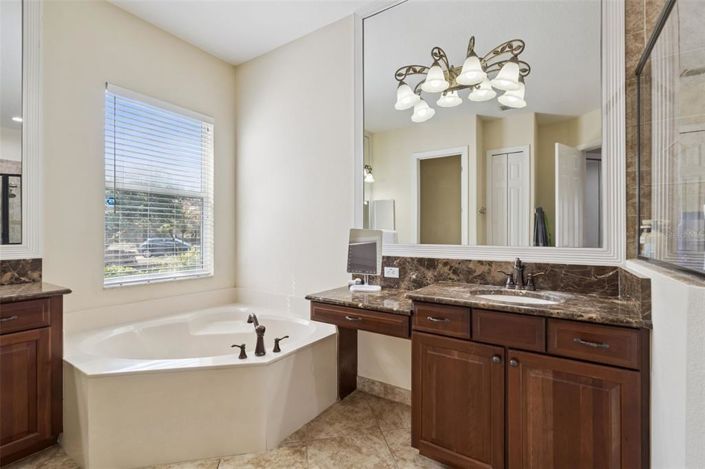 Image No.20-5 Bed House for sale