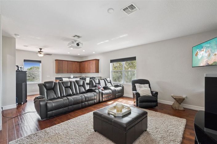 Image No.24-5 Bed House for sale