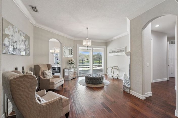 Image No.8-5 Bed House for sale