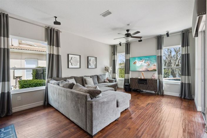 Image No.9-5 Bed House for sale