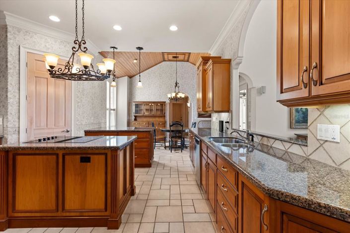 Image No.15-4 Bed House for sale