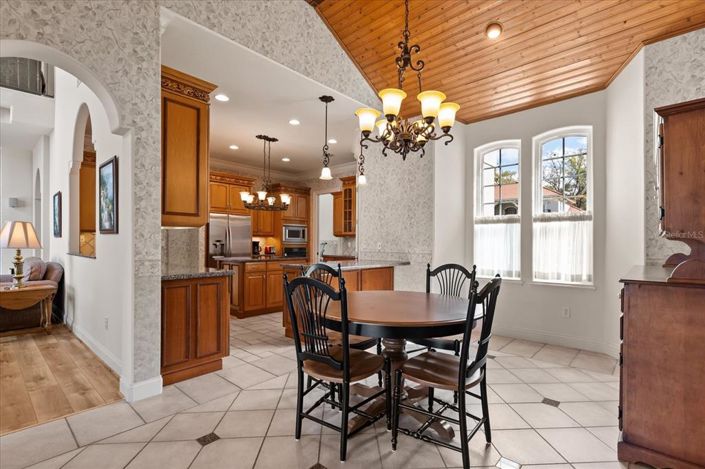 Image No.20-4 Bed House for sale