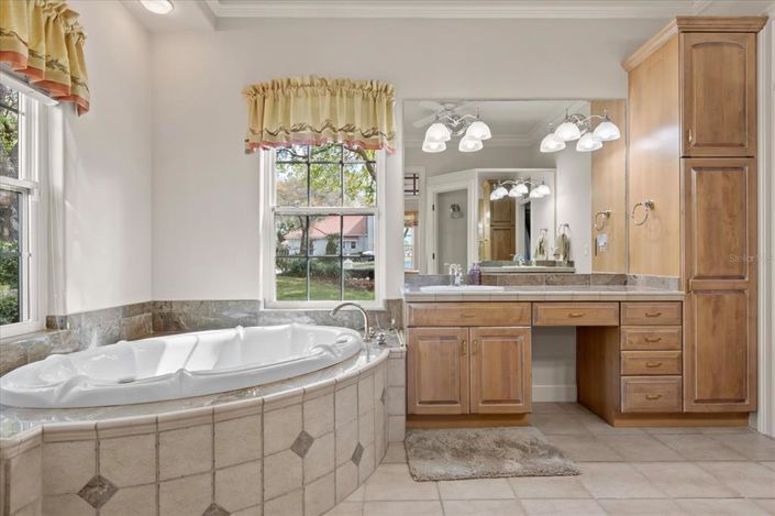 Image No.28-4 Bed House for sale