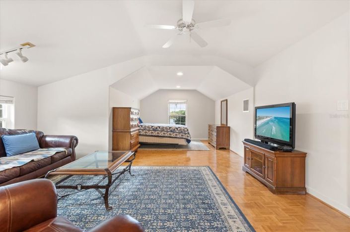 Image No.37-4 Bed House for sale