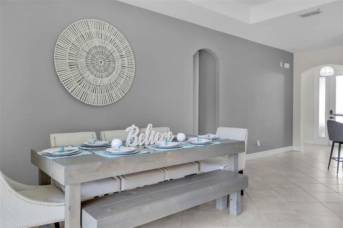 Image No.12-5 Bed House for sale