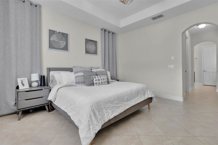 Image No.19-5 Bed House for sale