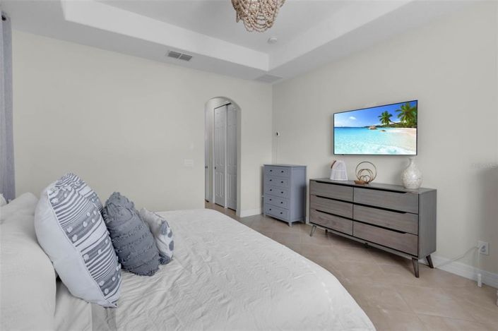 Image No.20-5 Bed House for sale