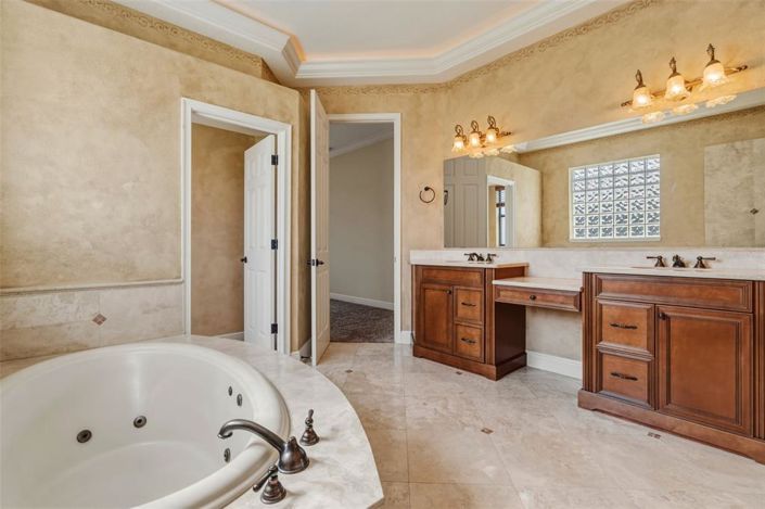 Image No.24-4 Bed House for sale