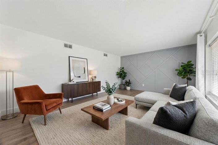 Image No.12-5 Bed House for sale