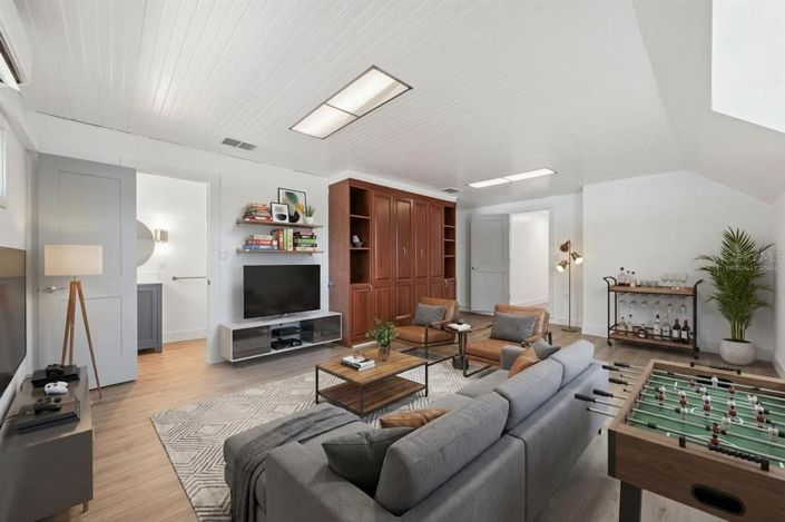 Image No.18-5 Bed House for sale