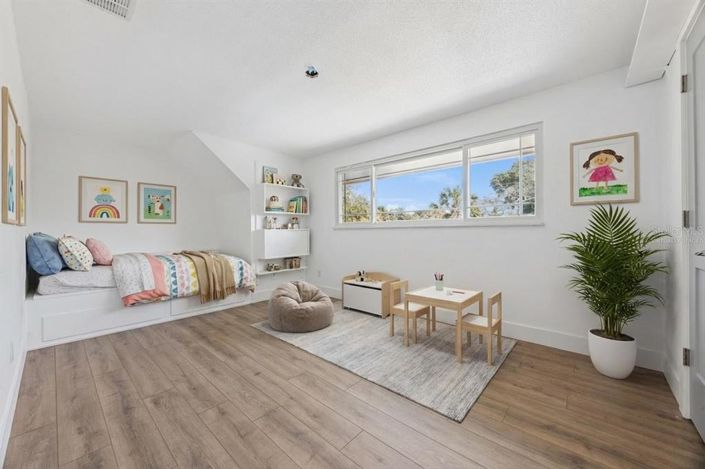 Image No.21-5 Bed House for sale