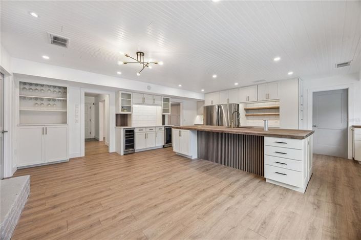 Image No.6-5 Bed House for sale