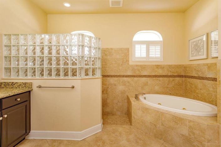 Image No.19-4 Bed House for sale