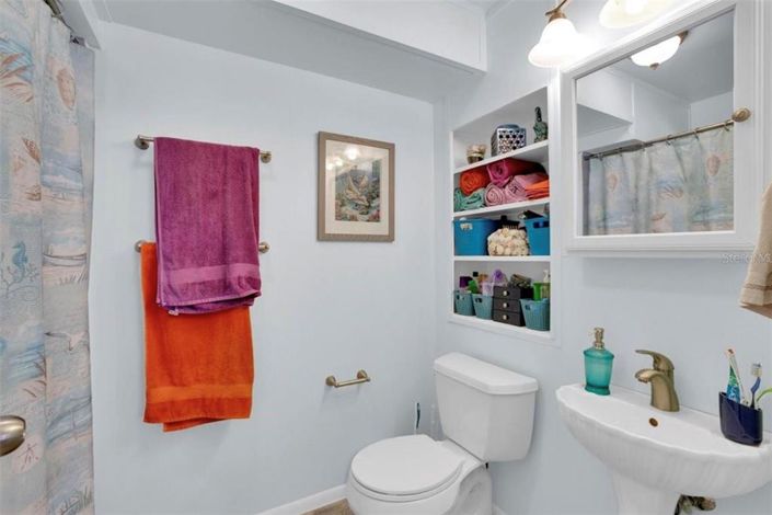 Image No.18-4 Bed House for sale