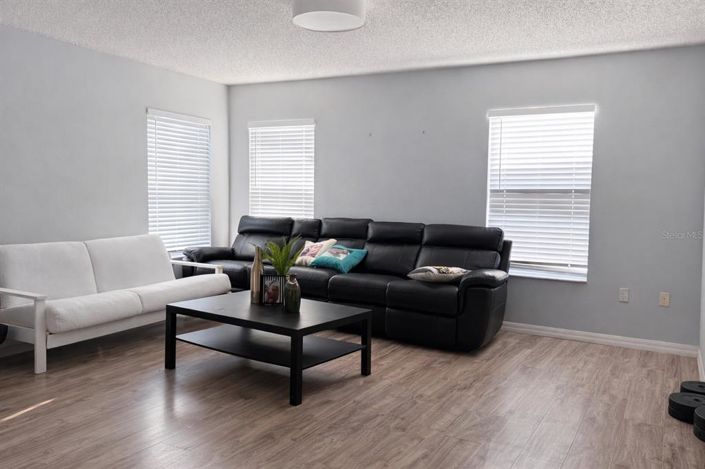 Image No.10-4 Bed House for sale