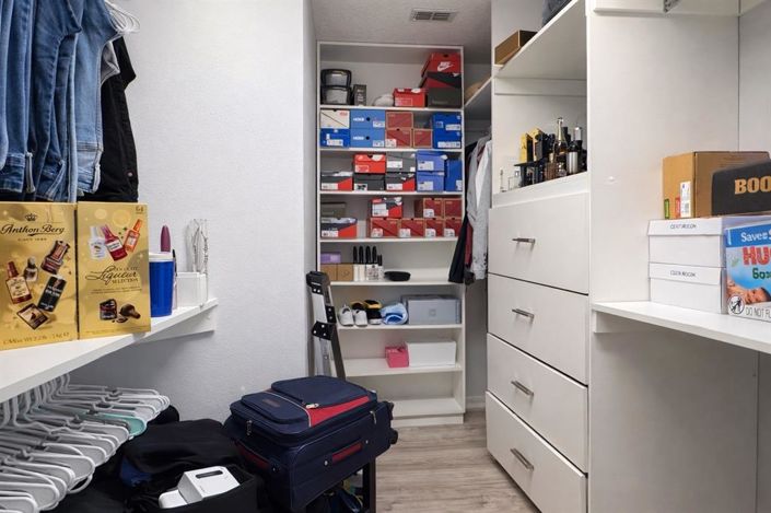 Image No.12-4 Bed House for sale