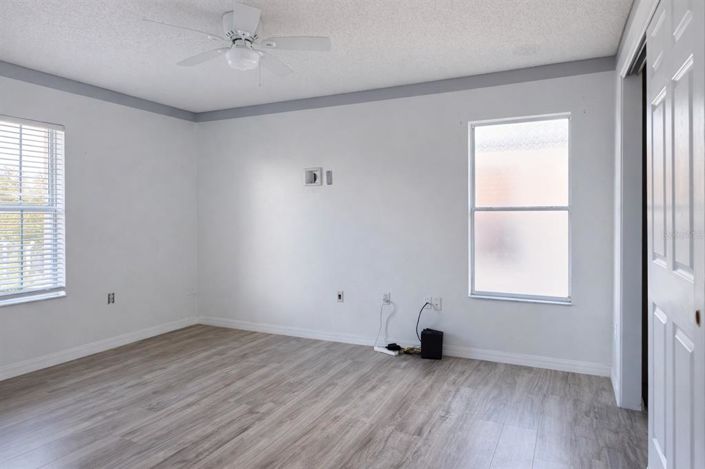 Image No.18-4 Bed House for sale