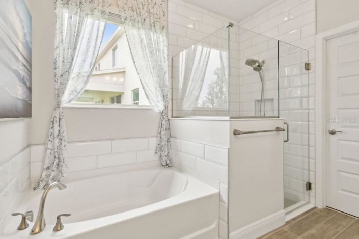 Image No.24-4 Bed House for sale