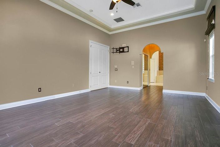 Image No.18-4 Bed House for sale