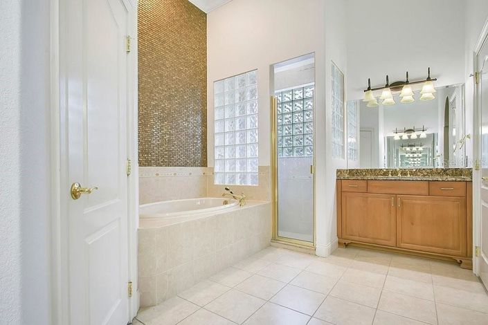 Image No.19-4 Bed House for sale