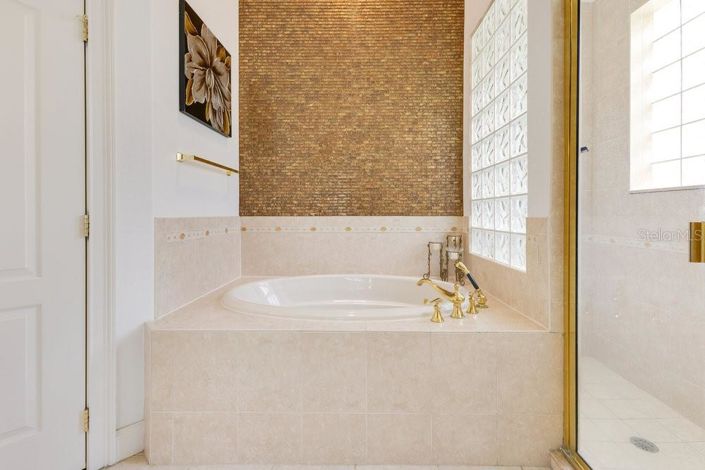 Image No.20-4 Bed House for sale