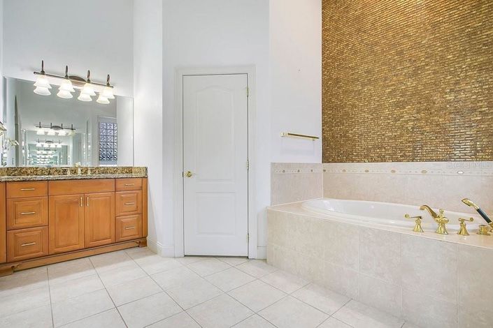 Image No.22-4 Bed House for sale