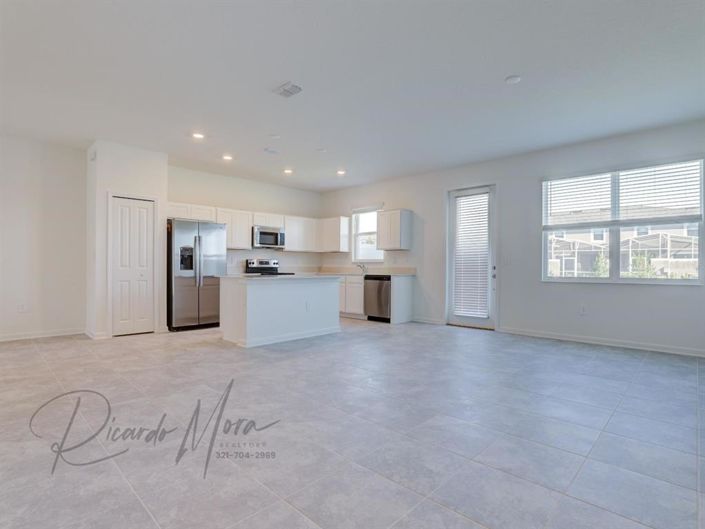 Image No.11-4 Bed Townhouse for sale